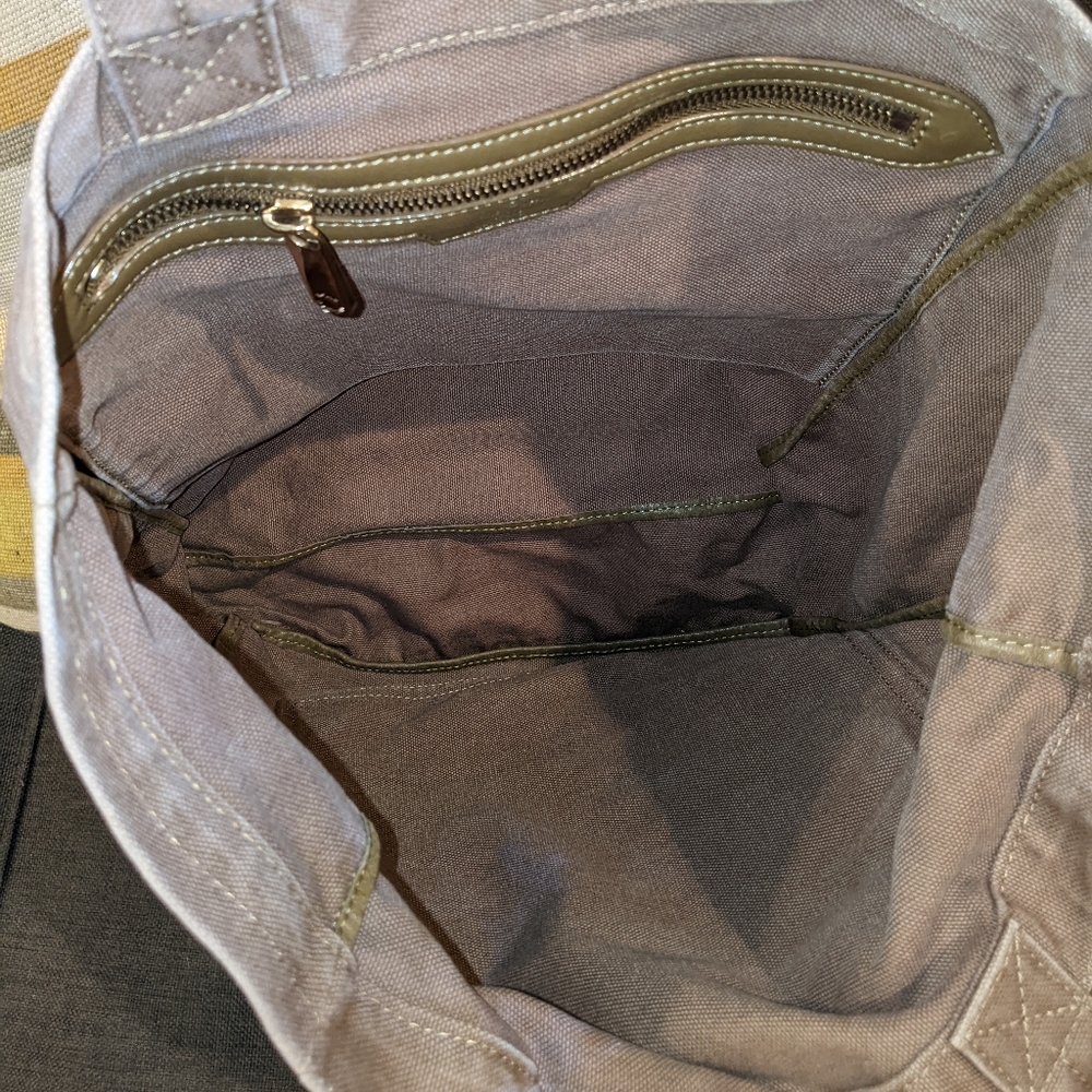Louis Vuitton: That's Love Limited Edition Tote *RARE* - Picture 7 of 8